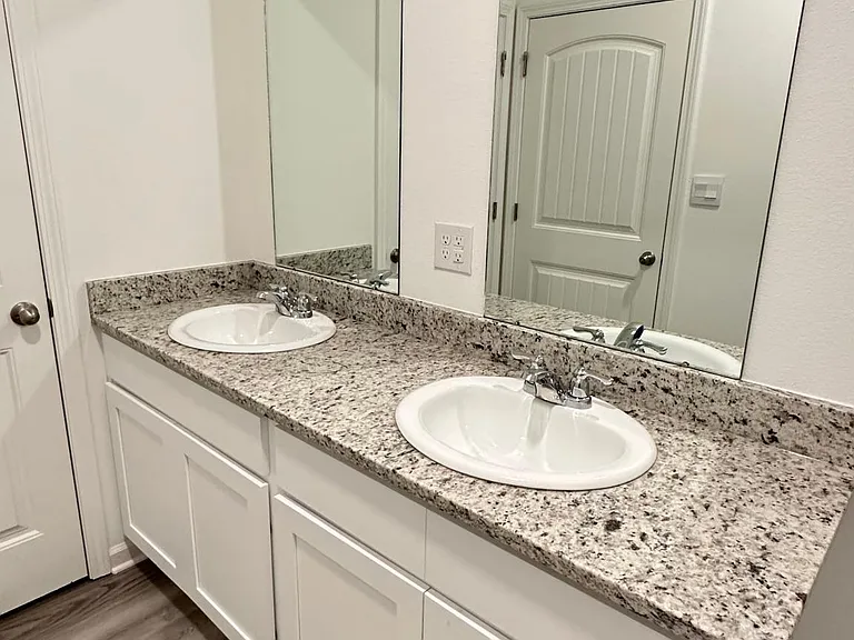 8033 Derick Ave — Photo 7