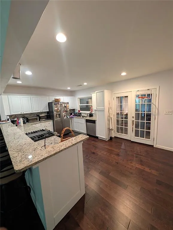 4 bed, 2.0 bath, 2636 sqft, $1,999 — Photo 3