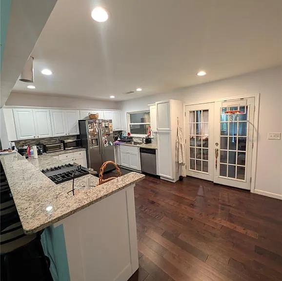 3221 Bobolink Dr — Photo 3