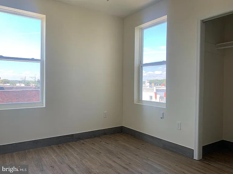 434 S 52nd St #3R — Photo 8