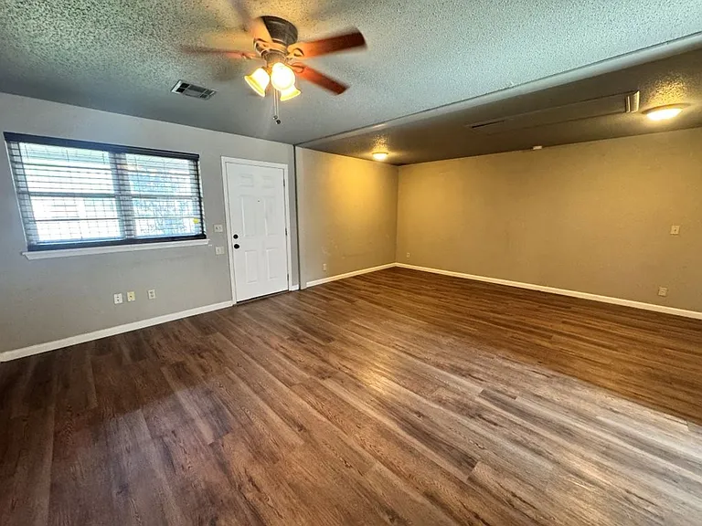 1700 N Janeway Ave — Photo 2