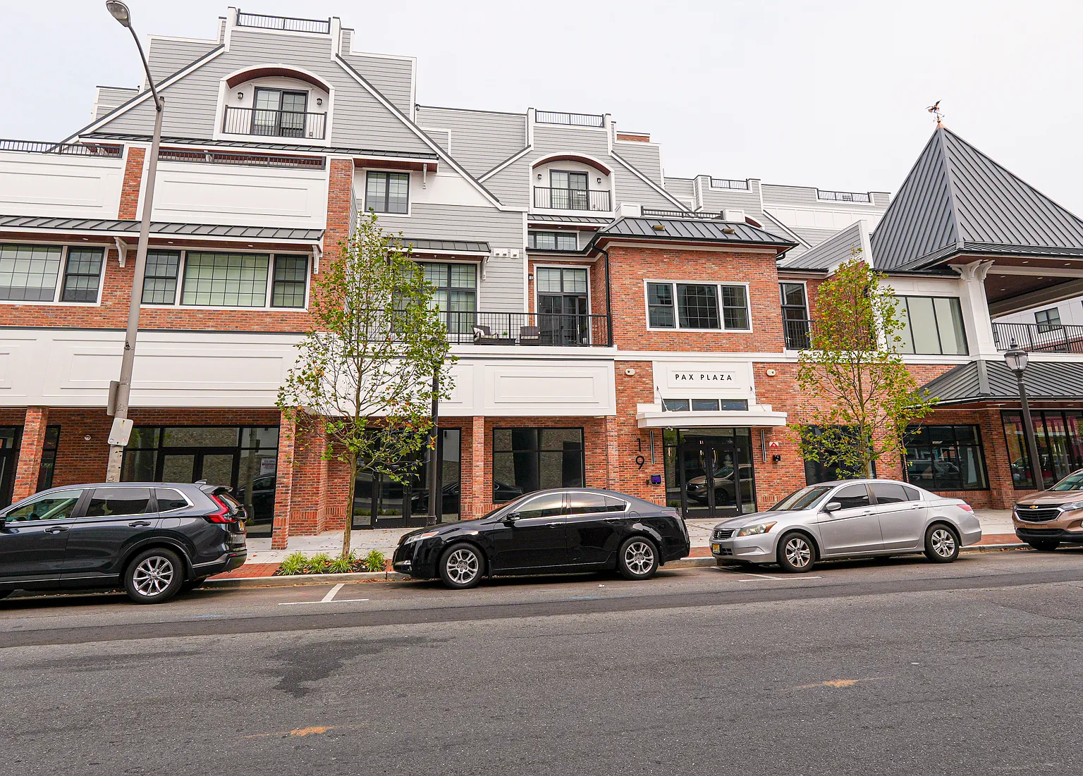 Pax Plaza — Photo 2