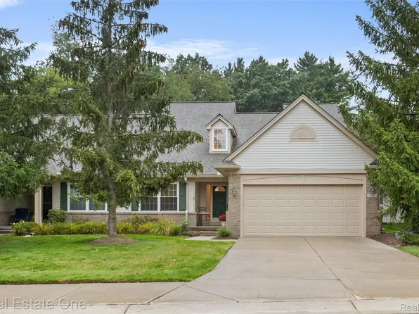 109 Four Seasons Dr, Lake Orion, MI 48360