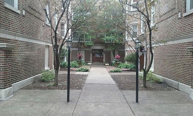 1st image of 1043 W Glenlake Ave APT B