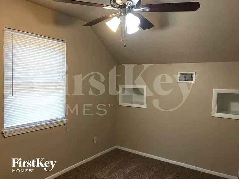 5605 Odessa Ave — Photo 15
