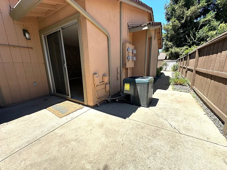 4004 Elmo Loop #D — Photo 20