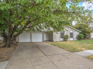 709 N Hunters Glen Cir, Arlington, TX 76015