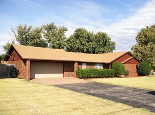 1638 S 28th St, Clinton, OK 73601