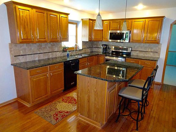 3rd image of 13265 Durham Cir NW