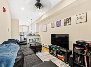 358 3rd St APT 3R, Hoboken, NJ 07030