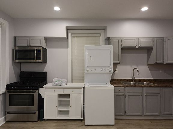 4th image of 2028 W Homer St #G