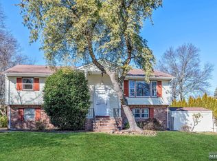 8 Dimas Ct, Harrington Park, NJ 07640