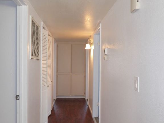 5th image of 824 Capehart Ct APT C