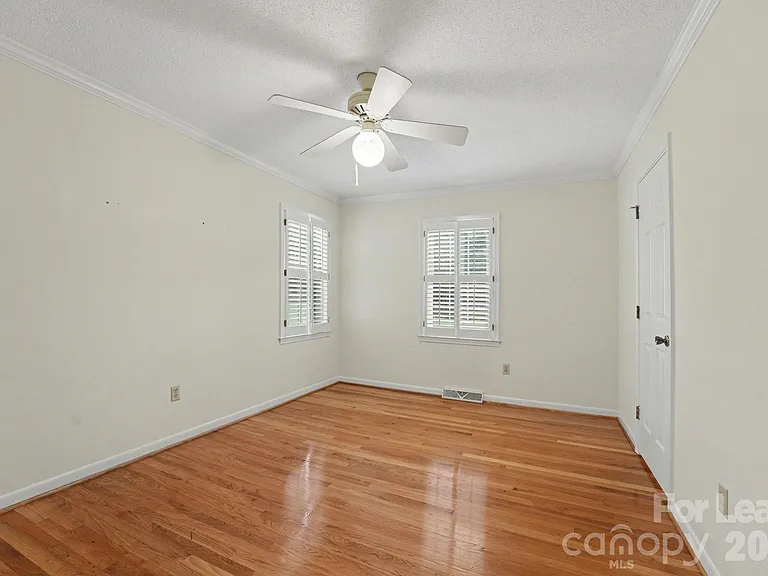 11002 Harrisburg Rd — Photo 11