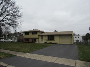 135 Bay Knoll Rd, Rochester, NY 14622