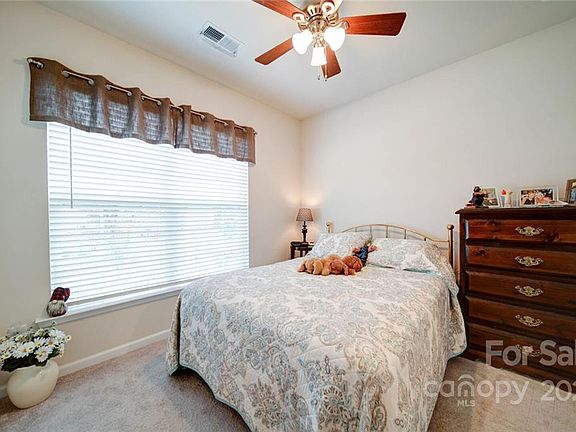 4th image of 262 Kentmere Ln