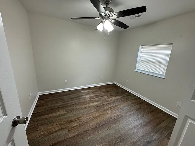909 Foster Rd #B1 — Photo 3
