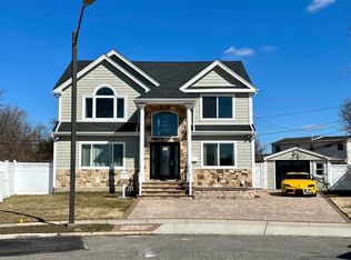 45 Coe Pl, Hicksville, NY 11801