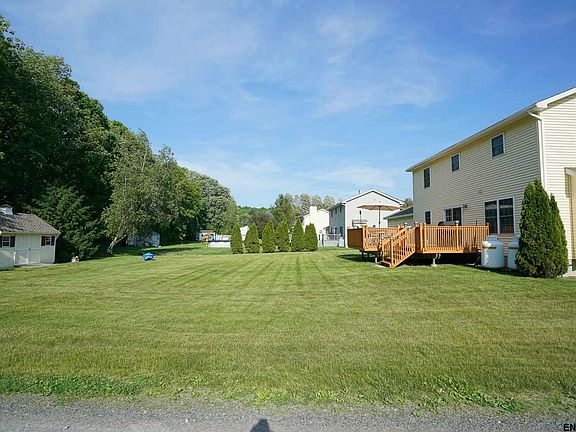 4th image of 55 Evelyn Dr