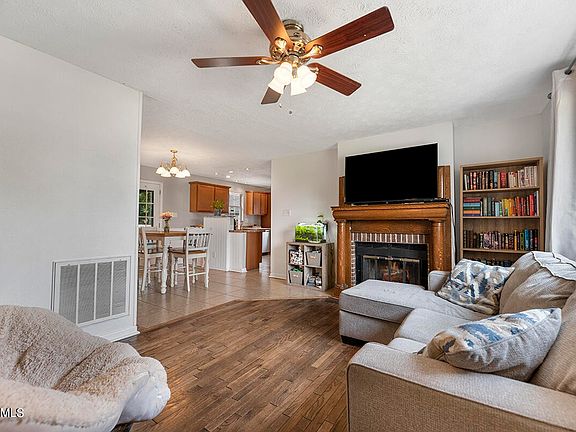 3rd image of 6925 NW Ellesmere Dr