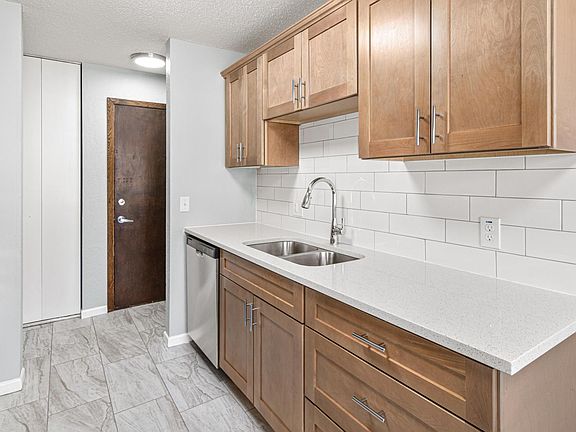 5th image of 2210 Eldridge Ave E #102