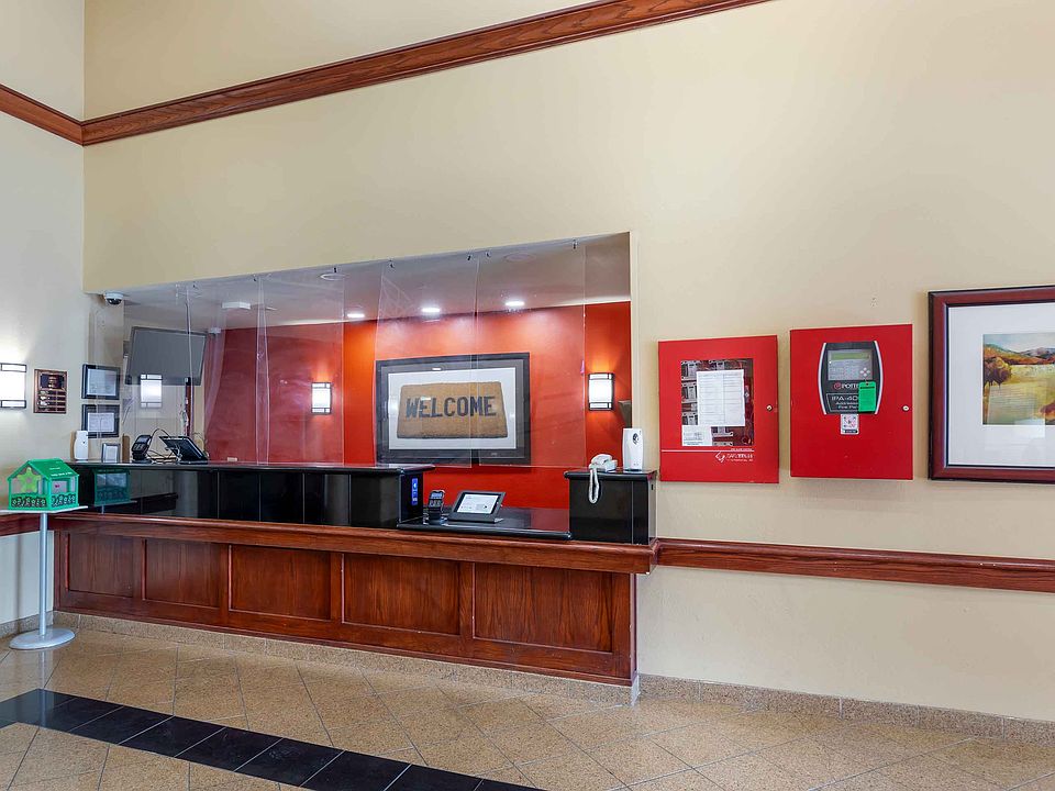 Lobby and Guest Check-in