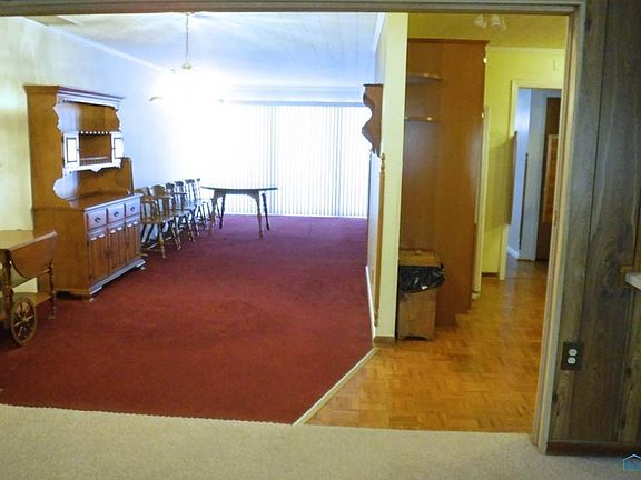 3rd image of 3523 Queenswood Blvd