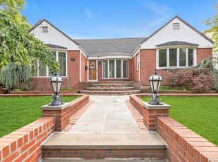 567 N Corona Ave, Valley Stream, NY 11580