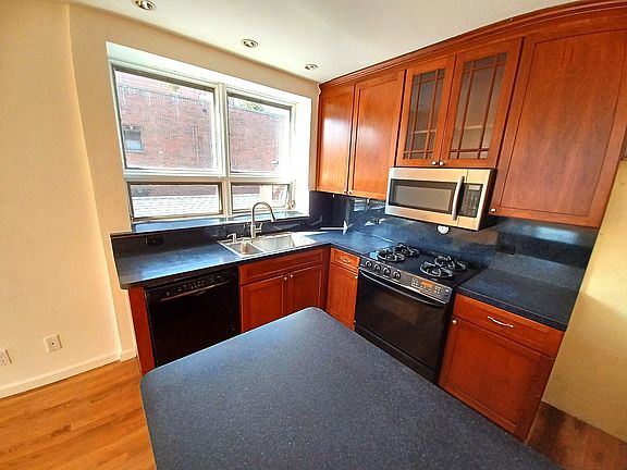 5th image of 549 16th St #3