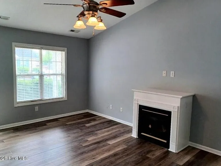 1921 Arlington Park Dr — Photo 3