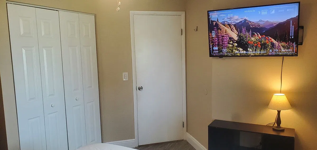 3 bed, 2.0 bath, 1295 sqft, $1,000 — Photo 3