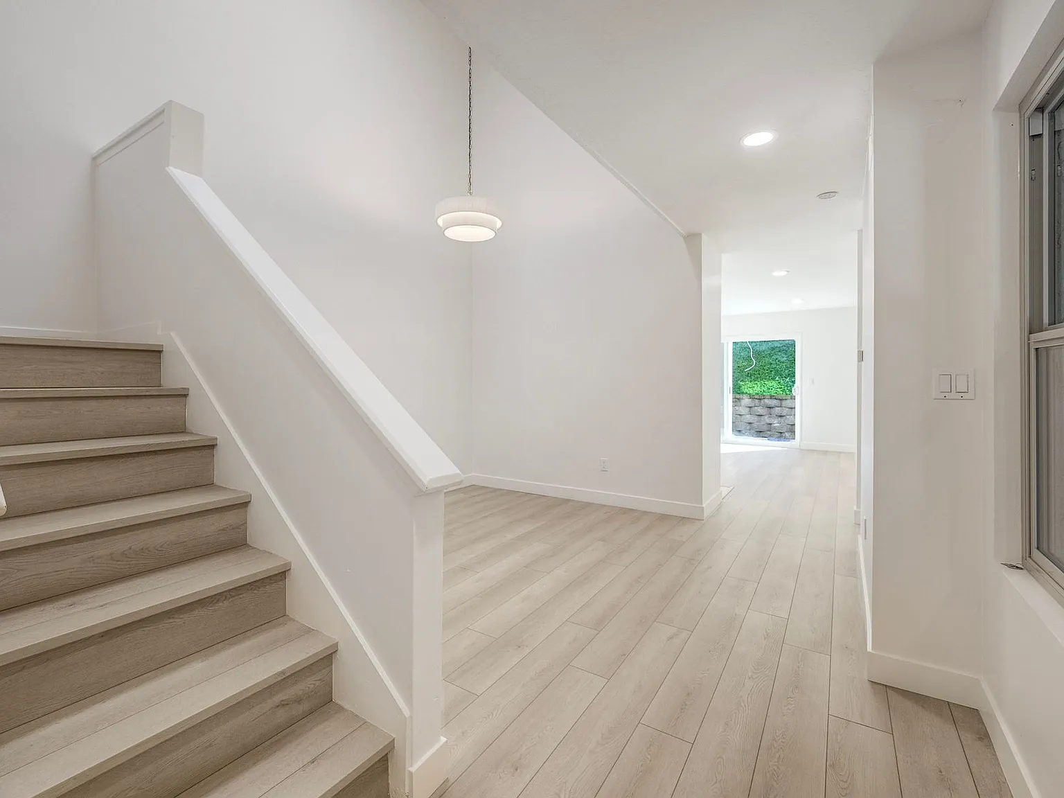 4 bed, 1763 sqft, $4,700 — Photo 4