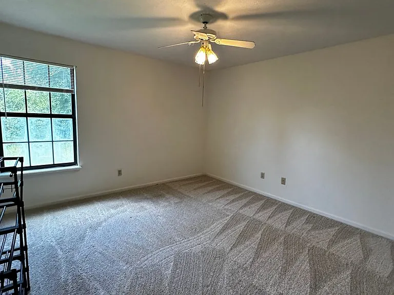 126 Kristine Blvd — Photo 32