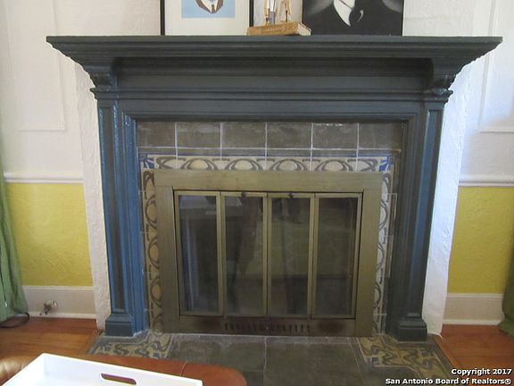 4th image of 228 W Lullwood Ave