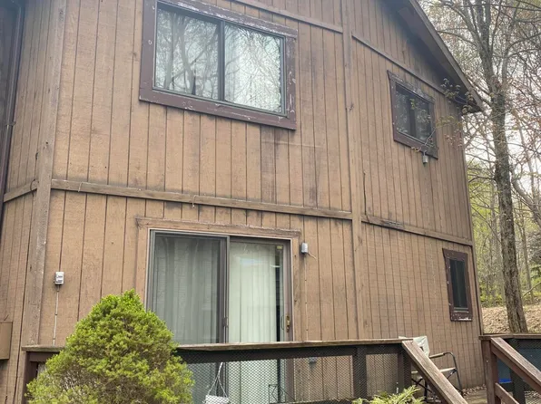 311 Panther Rd, Tobyhanna, PA 18466
