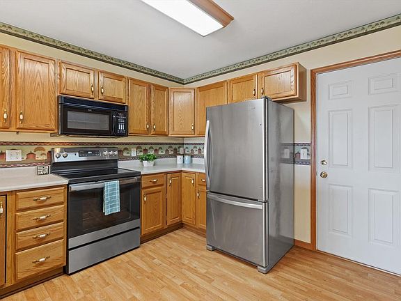 5th image of 3024 Edmonton Drive