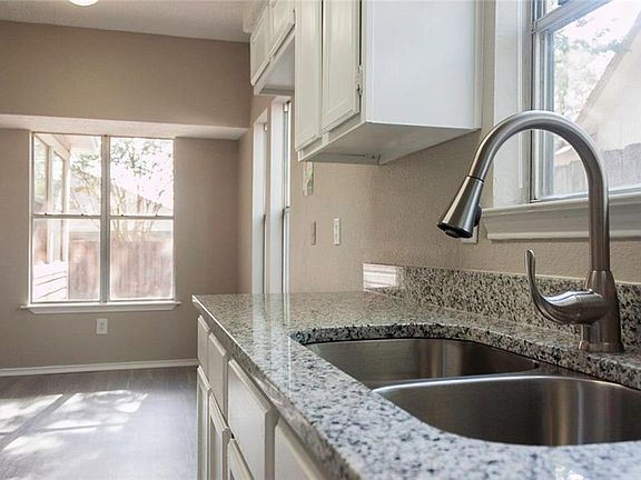 4th image of 1106 Ivybridge Dr