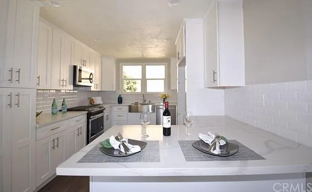 16601 Valerio St — Photo 7