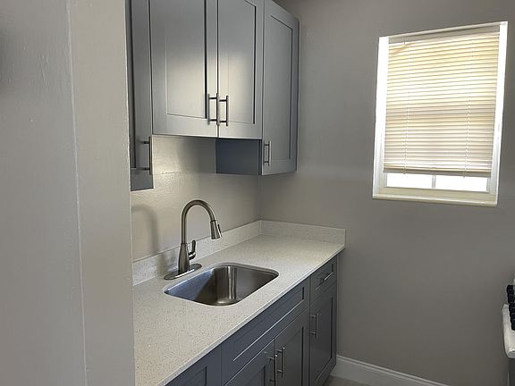 3rd image of 500 13th St #12