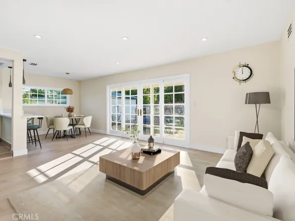 9233 Swinton Ave, North Hills, CA 91343