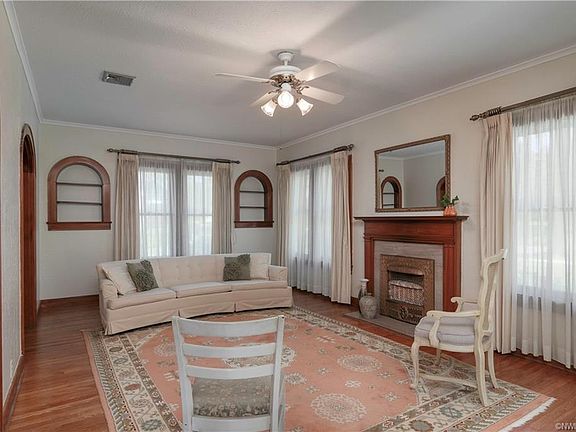 3rd image of 701 Dudley Dr
