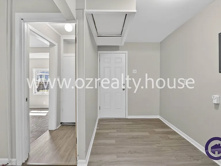 160 Bronson Ave — Photo 11