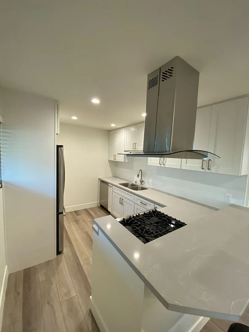 503 N Elena — Photo 3
