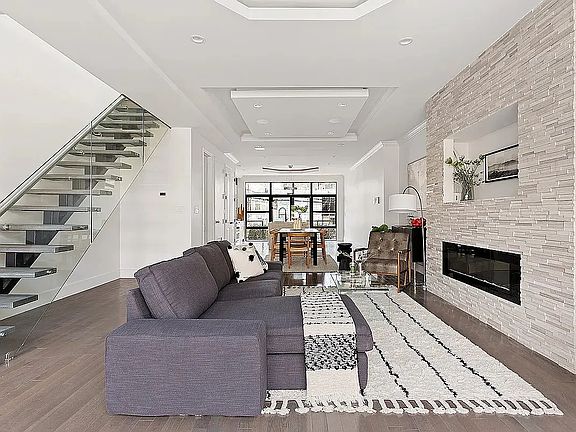 2nd image of 456 Decatur St Unit 2