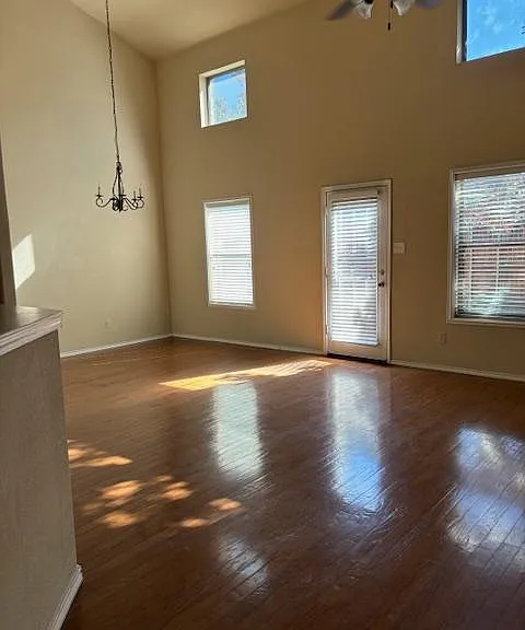 1123 Landon Ln — Photo 7