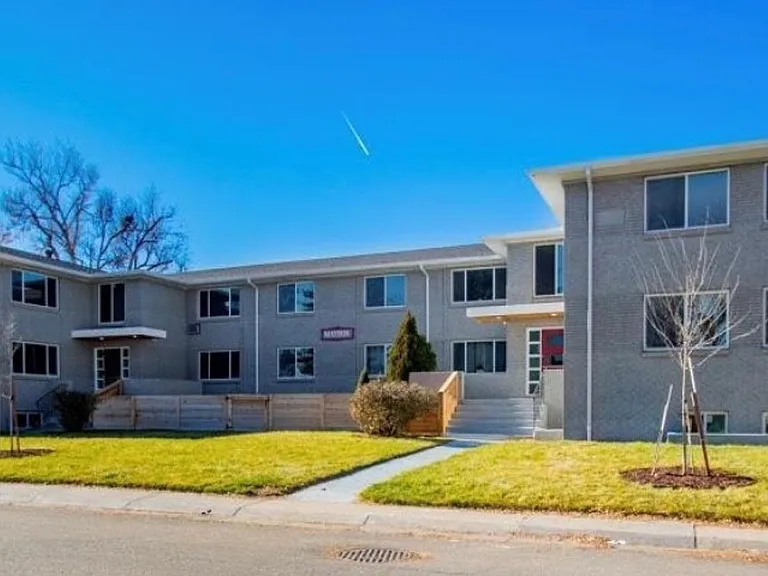 Mayfair - Remodeled Units - Must See! — Photo 9
