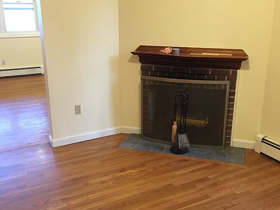 4th image of 246 Winthrop Shore Dr #1