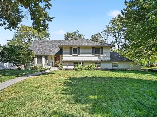 7419 Booth St, Prairie Village, KS 66208
