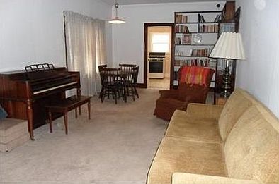 3rd image of 1630 S Twyckenham Dr