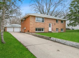 49 91st Ln NE, Blaine, MN 55434